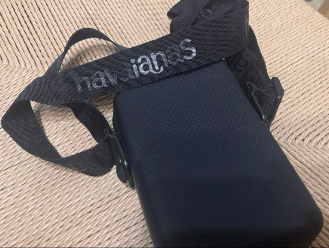 havaianas シリコンポーチ ブラック ストラップ付き — image 3