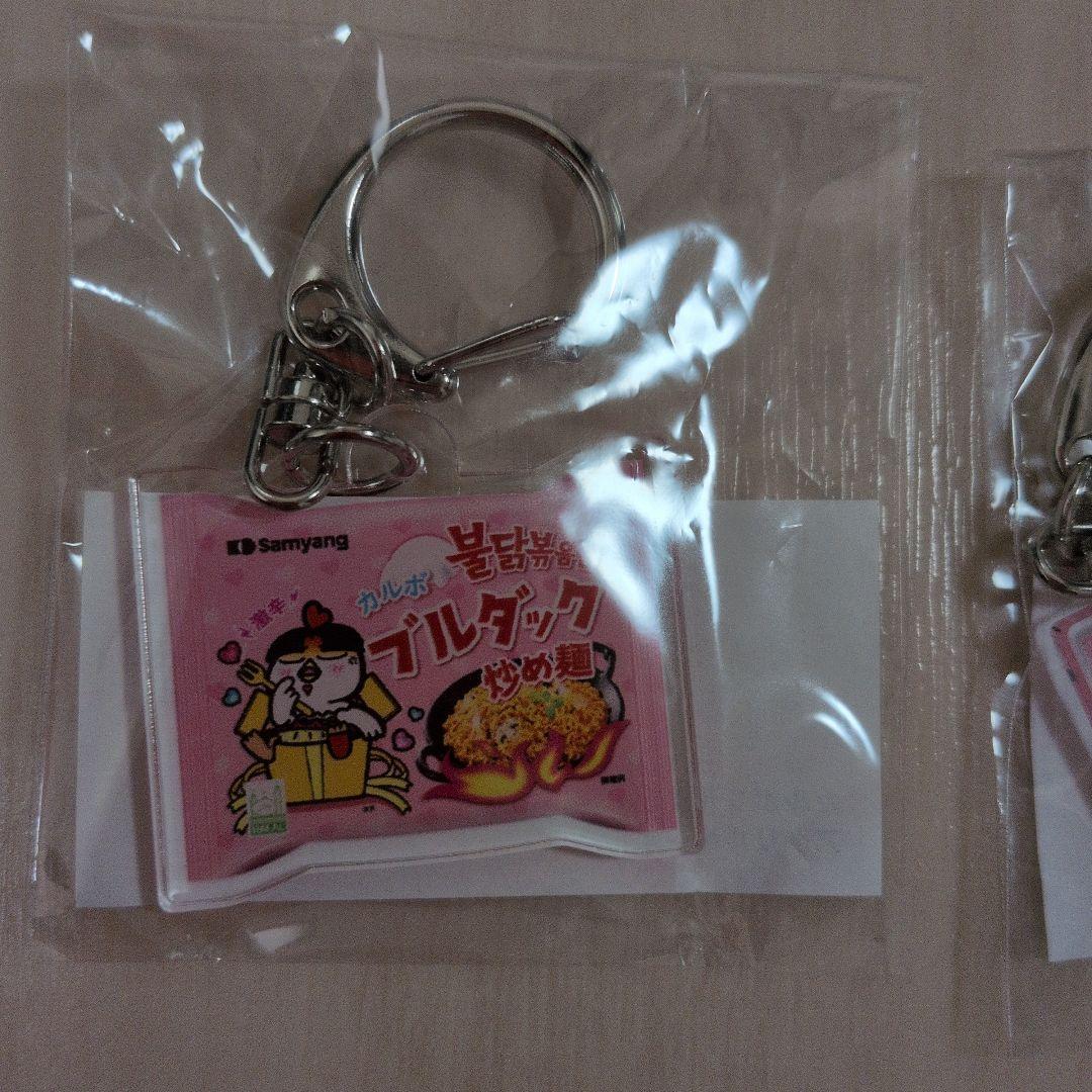 三養食品 ブルダック炒め麺 アクリルキーホルダー 2個セット — image 2