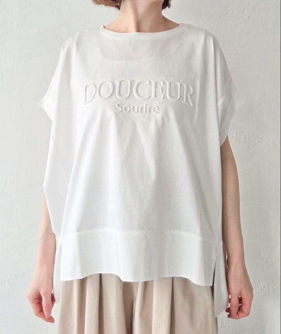 【新品未使用】エンボスロゴTシャツ — image 2