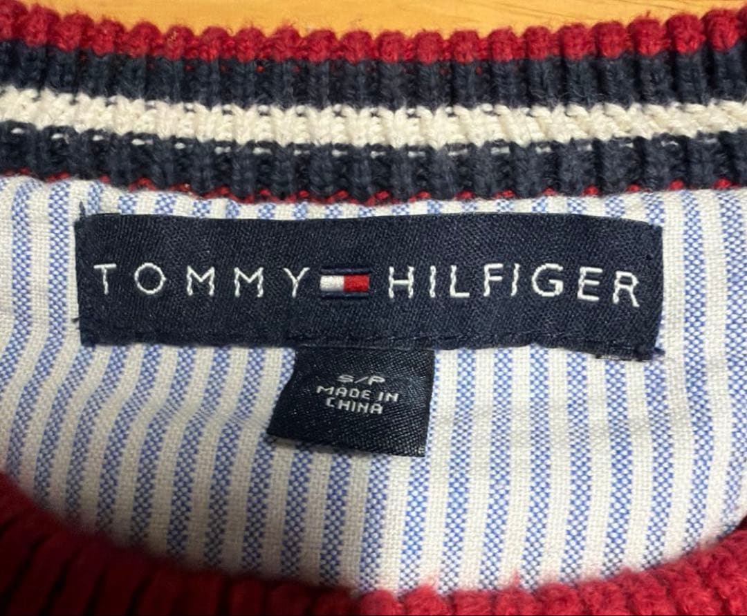 TOMMY HILFIGER ヘビーコットン ニットセーター 赤 ロゴ刺繍入り — image 2