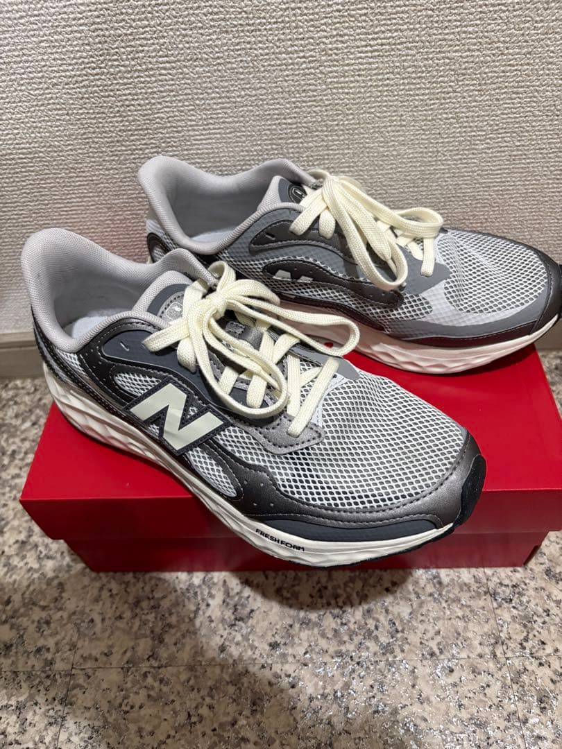 New Balance Fresh Foam Arishi v4 グレー — image 3