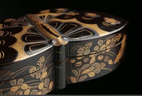【極上】時代漆器 蝶形総金梨地 秋草蒔絵 　江戸〜明治　 木箱附　Antique — image 4