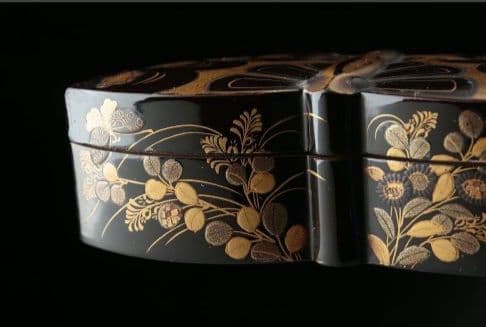 【極上】時代漆器 蝶形総金梨地 秋草蒔絵 　江戸〜明治　 木箱附　Antique — image 5