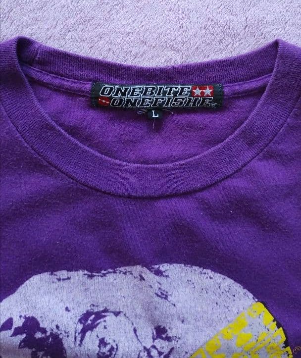 【ONEBITE ONEFISHE】スカルプリントTシャツ／L／紫 — image 4