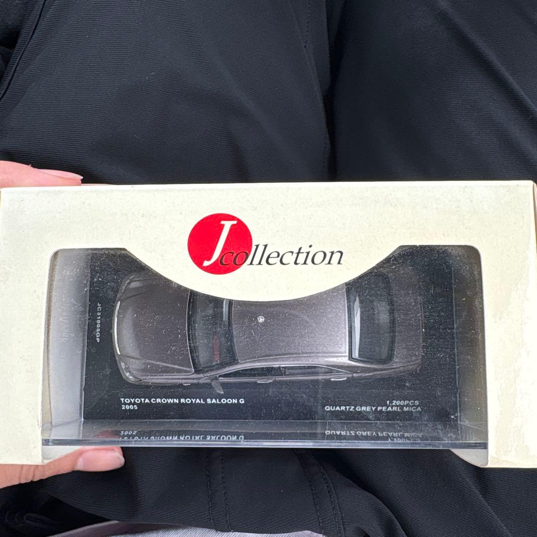 J-Collection Toyota Crown Royal Saloon G — image 3