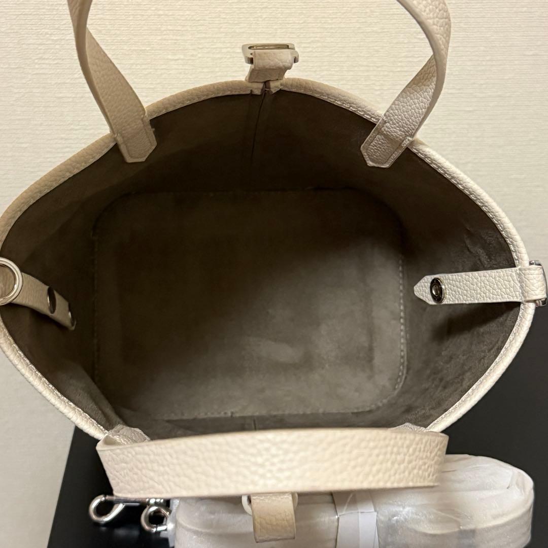 美品 ホワイトバッグ チャールズアンドキース風 — image 5