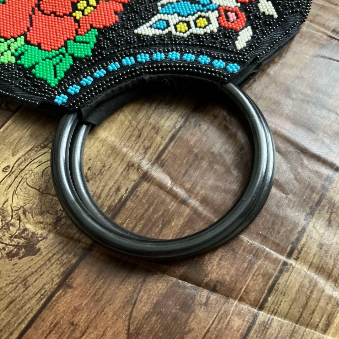 ヴィンテージ ビーズバッグ 花と蝶々 黒 丸型 リングハンドル 昭和レトロ — image 5