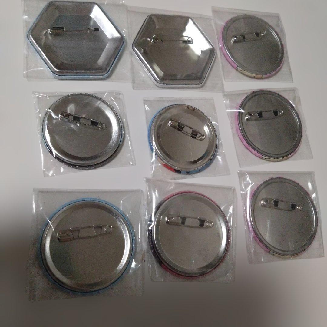 ユーリ!!! on ICE 銀盤缶バッジコレクション — image 2