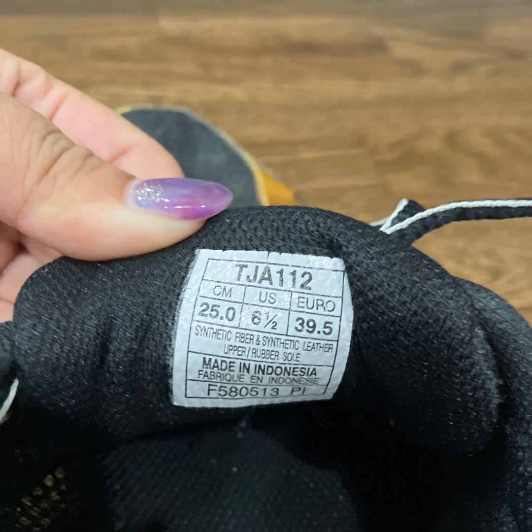 ASICS スニーカー TJA112 25.0cm ブラック ゴールド — image 3