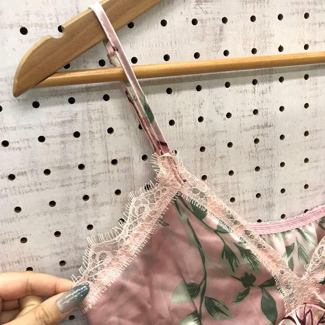 00’ｓ Y2K セレカジ 古着 胸元レーストリム 花柄 プリントサテンキャミ — image 2