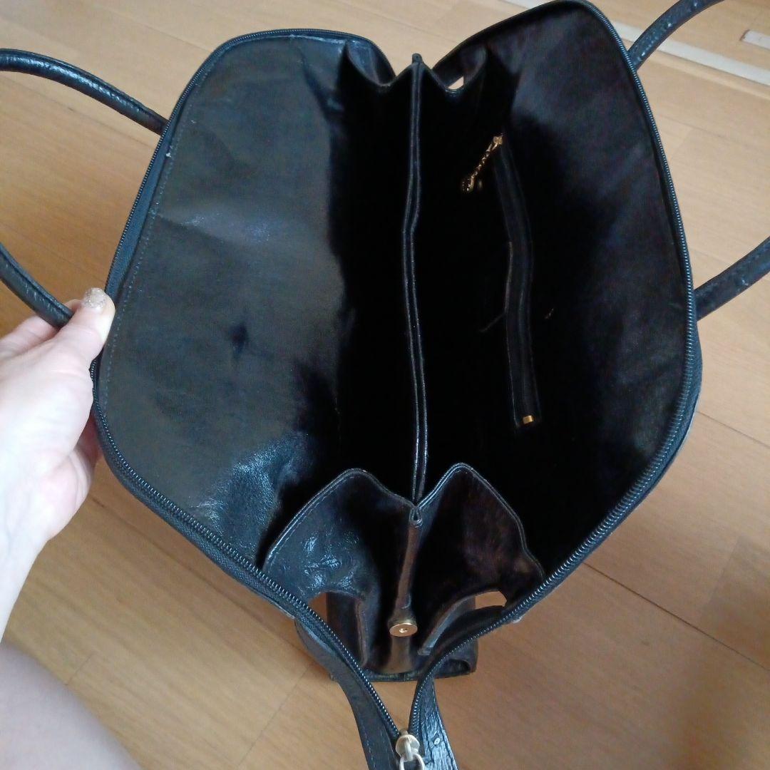 値下げしました。黒いハンドバッグ ファスナー付き — image 5