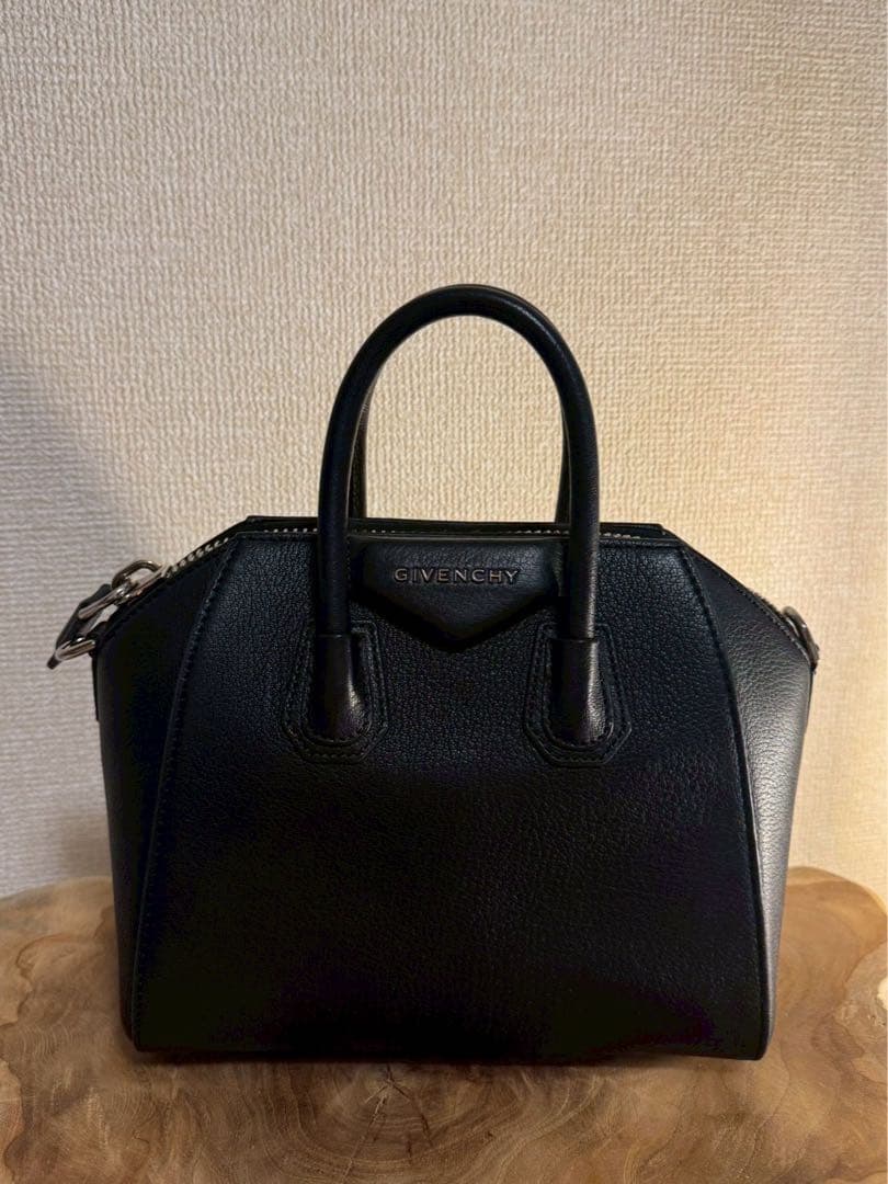 GIVENCHY ブラックレザー ハンドバッグ — image 2