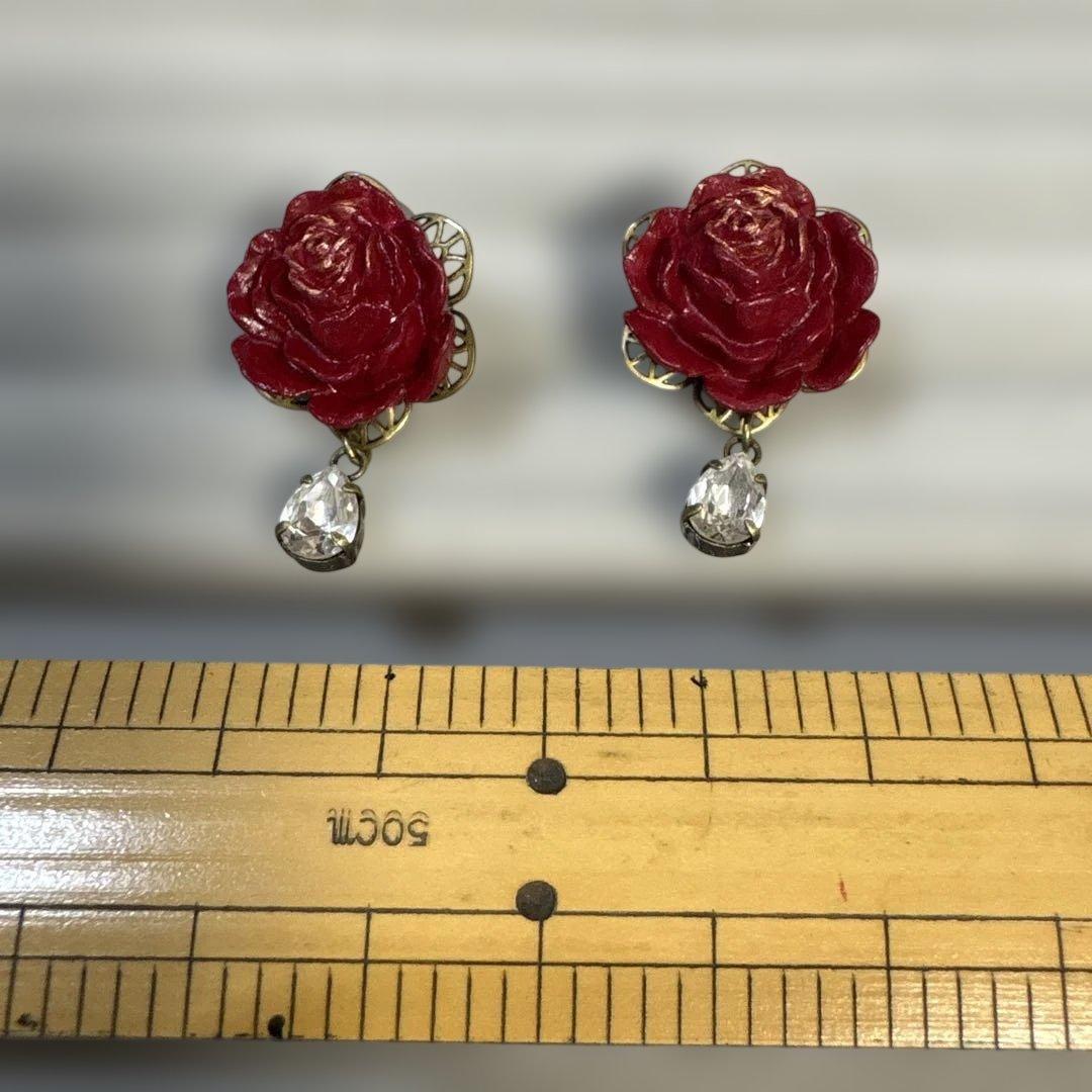 赤い薔薇モチーフ イヤリング クリスタル付き — image 4