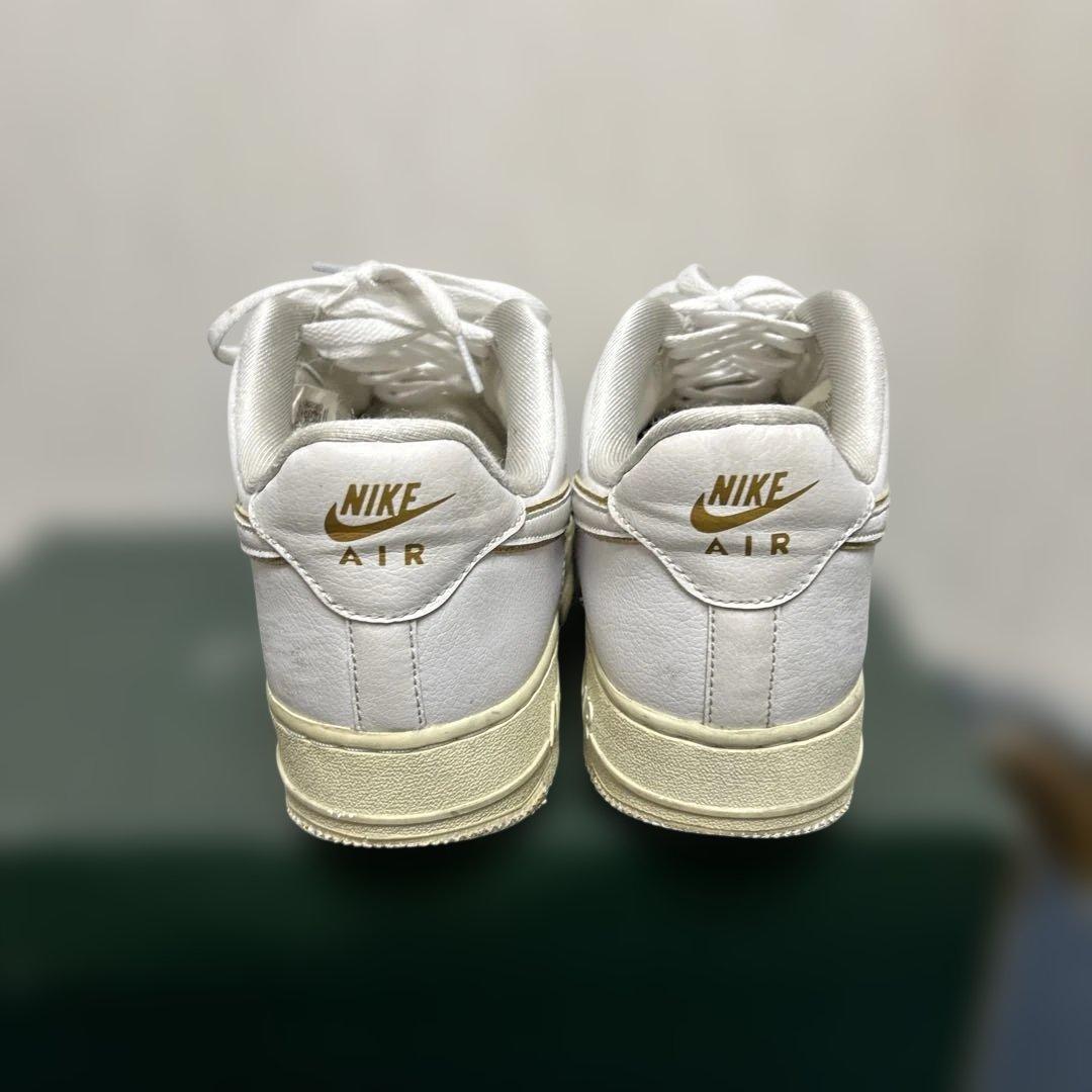 NIKE Air Force 1 ホワイト/ゴールド US8 — image 4