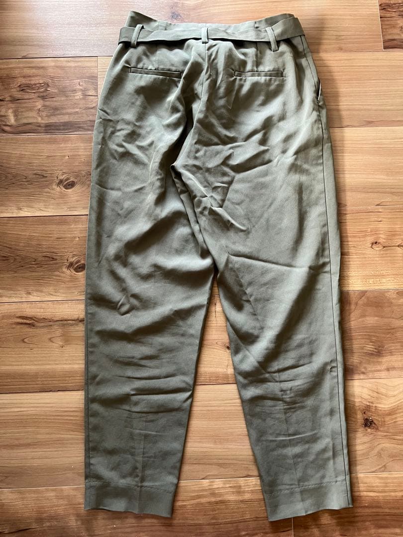 Spick&Span ウエストリボンタックテーパードパンツ カーキ色 34 — image 3
