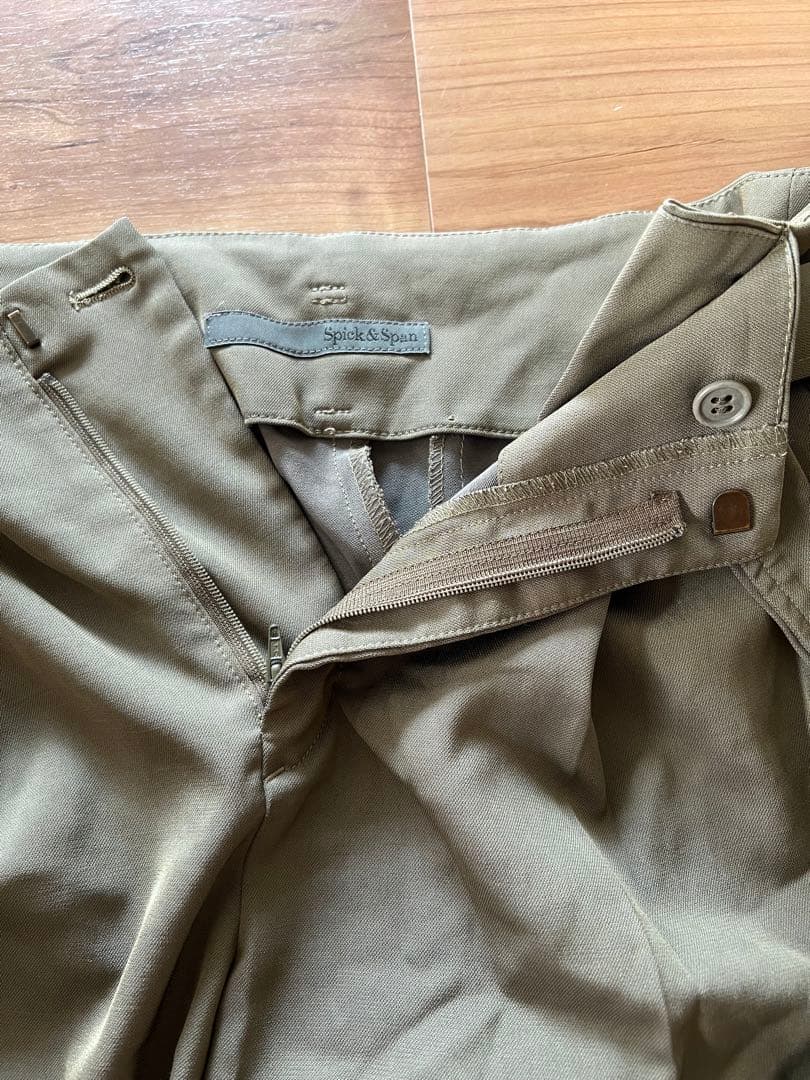 Spick&Span ウエストリボンタックテーパードパンツ カーキ色 34 — image 4