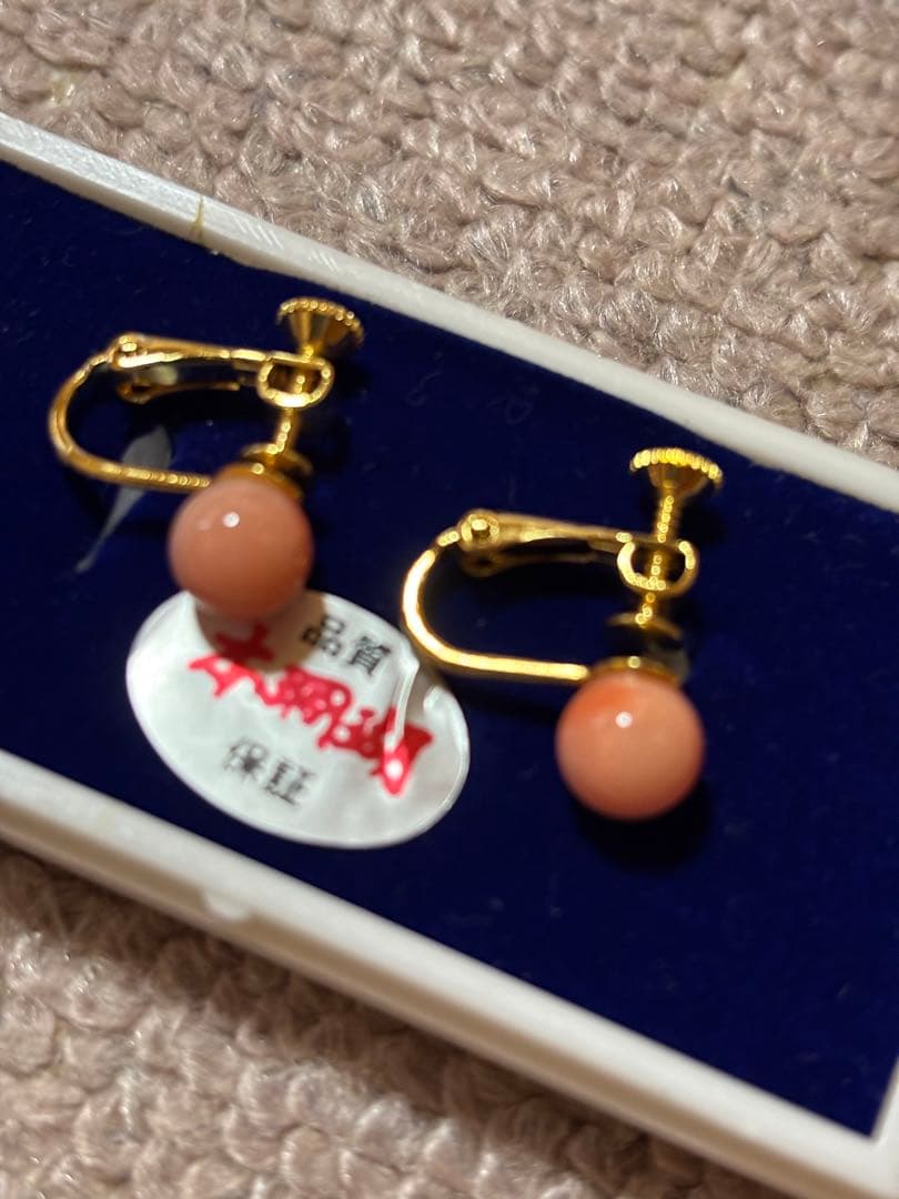 本珊瑚 イヤリング ゴールドカラー — image 3