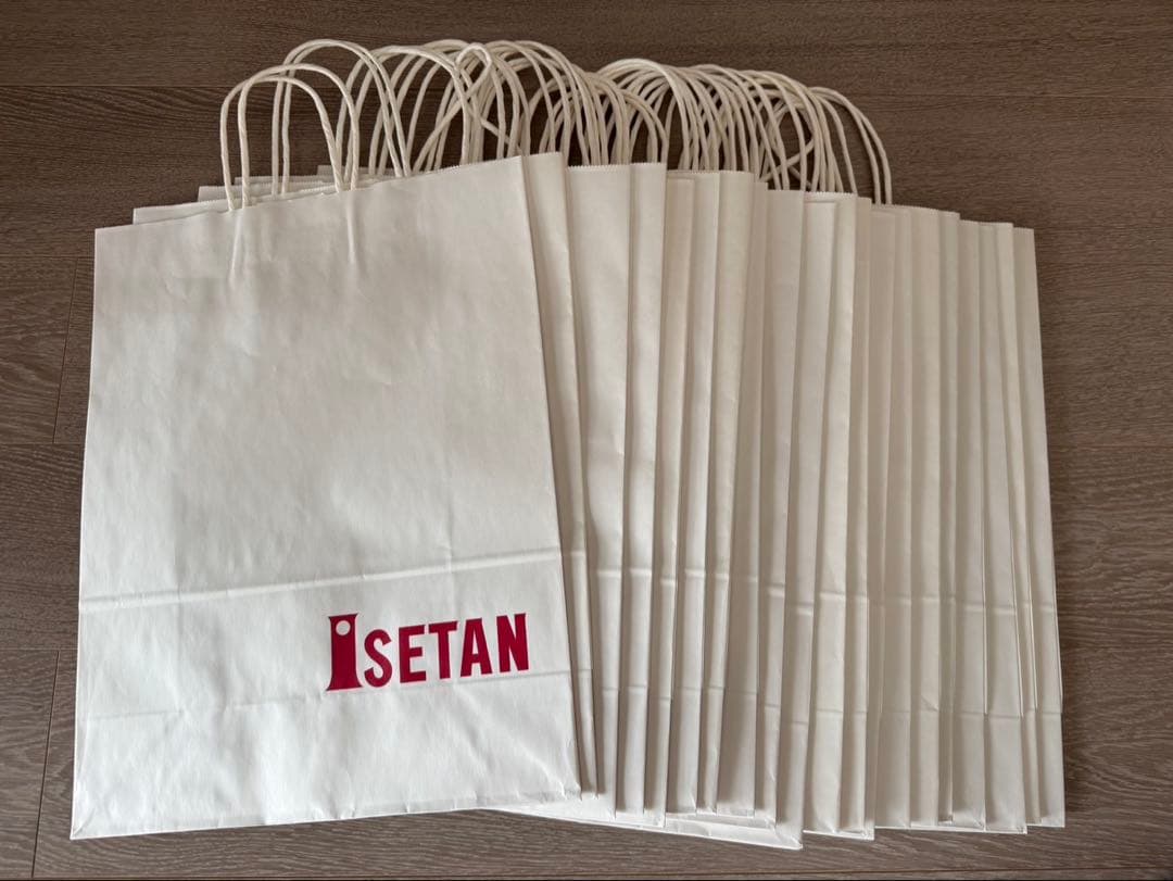 三越伊勢丹 ISETAN 紙袋 35枚まとめ売り ３サイズ 大量 — image 3