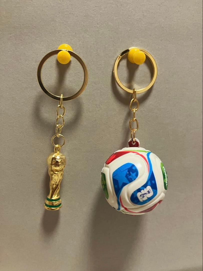 2026FIFAワールドカップ　サッカーボールキーホルダー　トロフィー — image 2