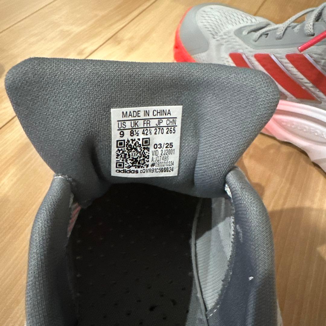 adidas ランニングスニーカー グレー レッド — image 2