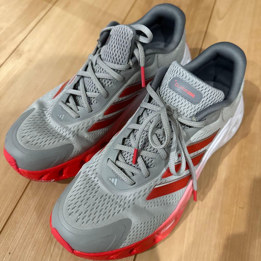 adidas ランニングスニーカー グレー レッド — image 3