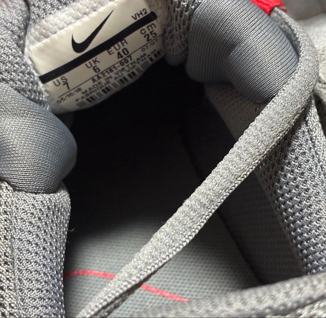 新品タグ付き　NIKE ランニングシューズ　ビアレ　25cm 赤✖️グレー — image 2