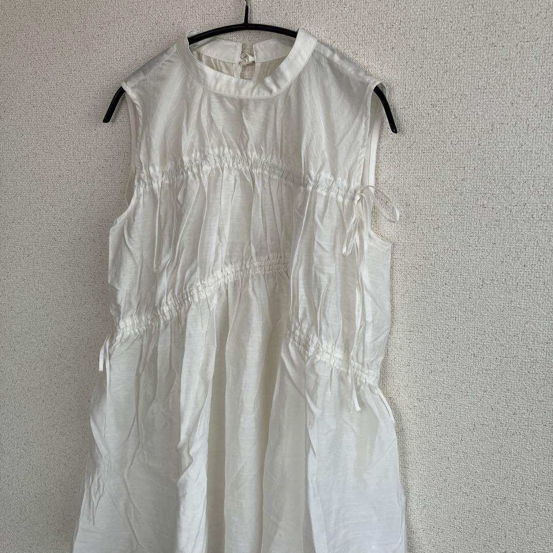 美品　KBF ホワイト ノースリーブ ギャザー トップス　個性的オシャレ — image 2
