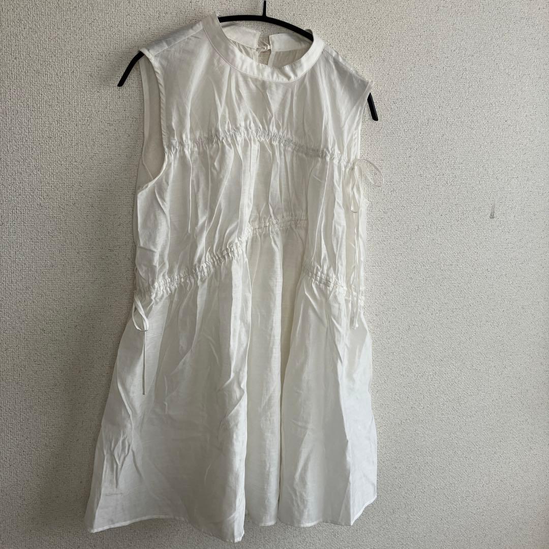美品　KBF ホワイト ノースリーブ ギャザー トップス　個性的オシャレ — image 4