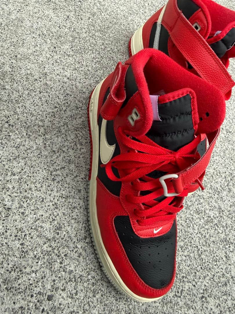 Nike Air 赤黒スニーカー　エアフォース1 ミッドスプリット — image 3