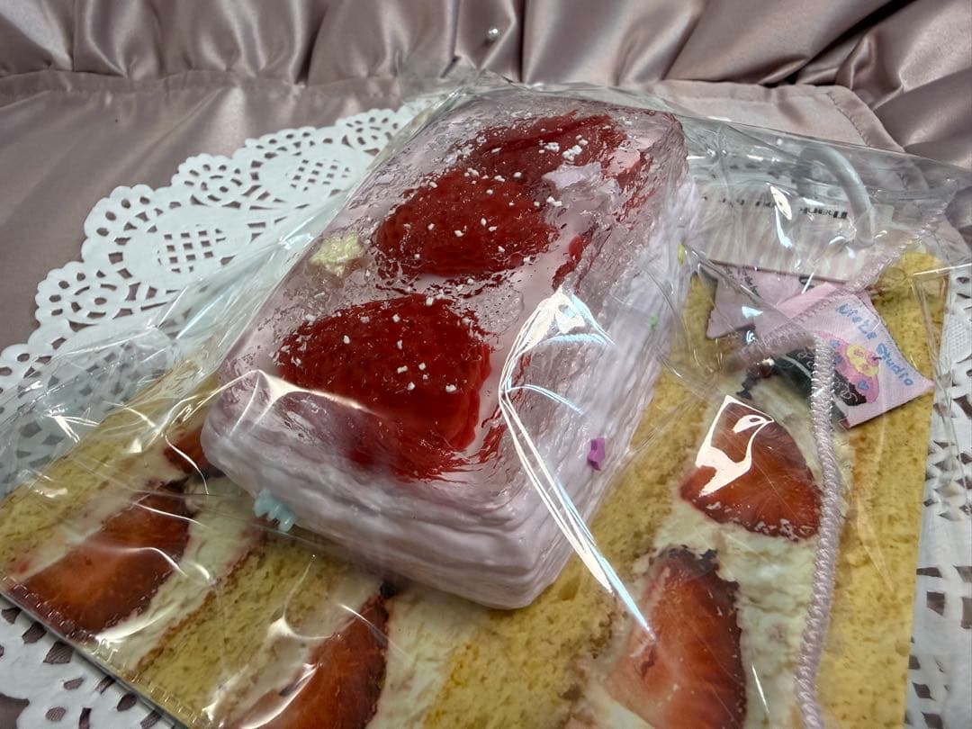 捏捏研究所　ブランド　スクイーズ　苺　ゼリー　ケーキ — image 2