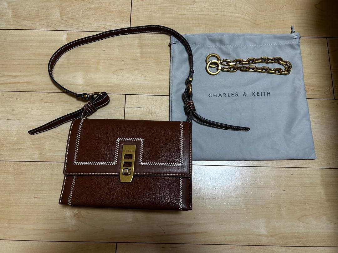【CHARLES & KEITH】 キャンバスターンロックチェーンハンドルバッグ — image 5