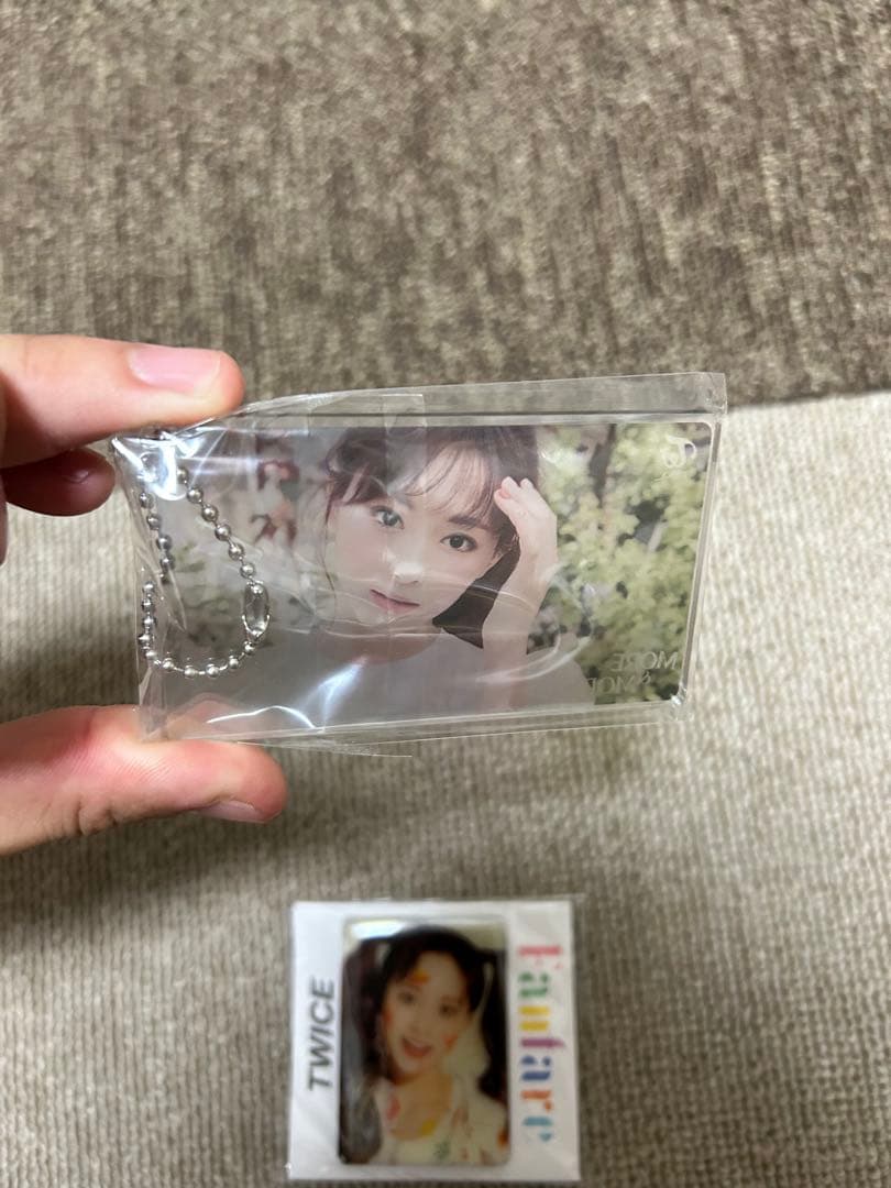 TWICE TZUYU 缶バッジ ピンバッジ キーホルダーセット — image 2
