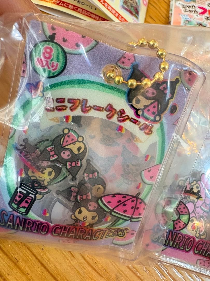 サンリオ　シャカシャカフレークシール風チャーム　ガチャガチャ　クロミ　マイメロ — image 3