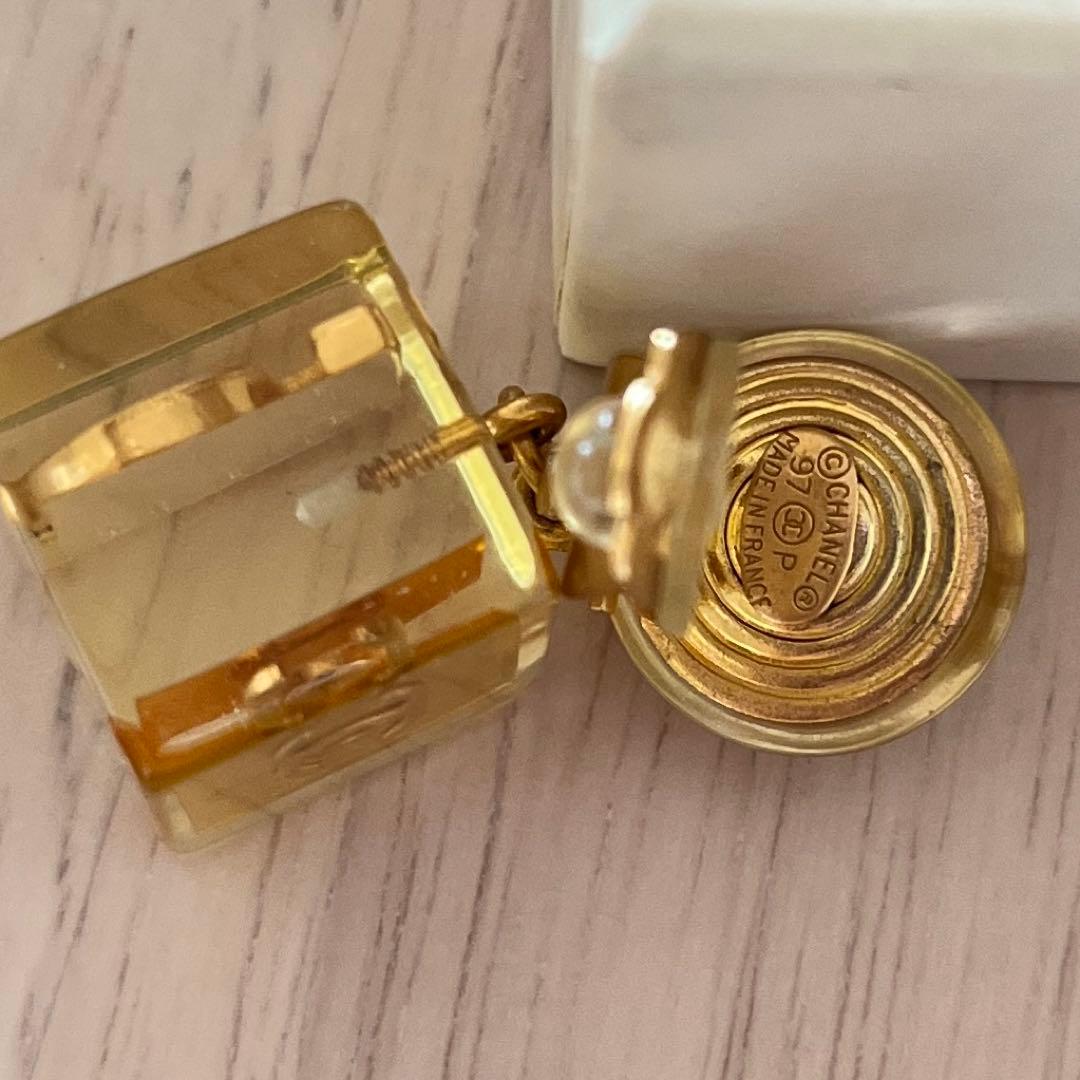 CHANEL ココマーク No.5 キューブ イヤリング — image 5