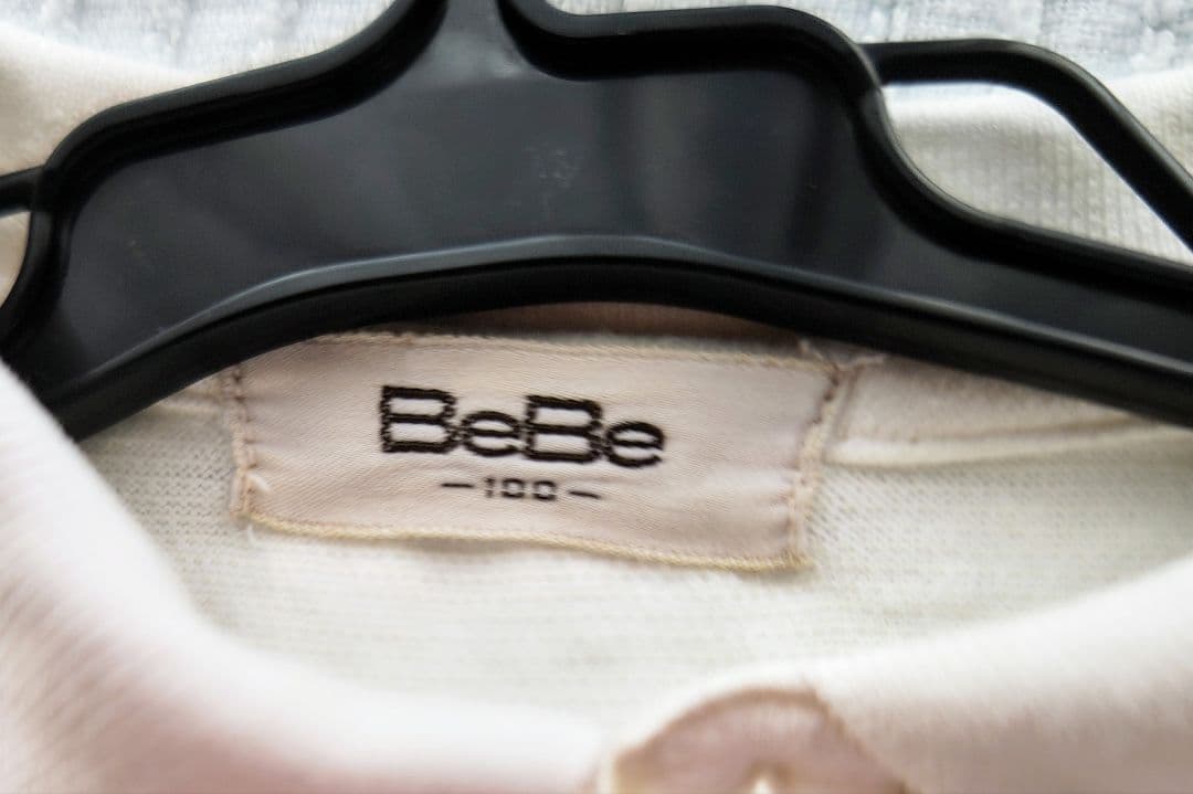 100【BeBe 】半袖ポロシャツ 　白　前ポケット　前ボタン　男女兼用 — image 3