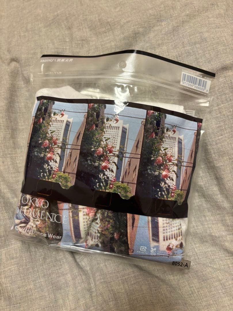 ファミマ長袖フォトTOKYO SEQUENCE Convenience Wear — image 4