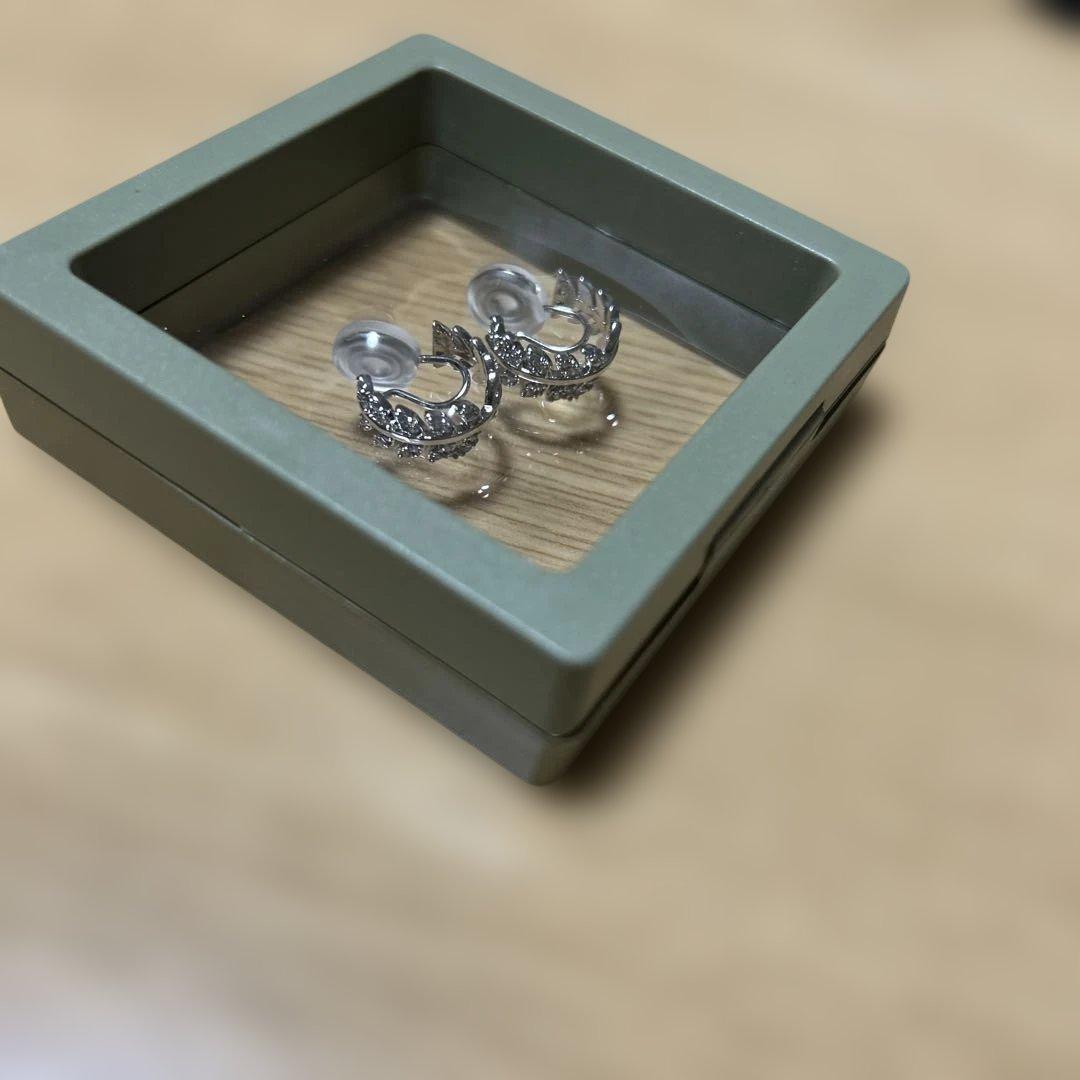 リーフモチーフ ラインストーン イヤリング — image 4