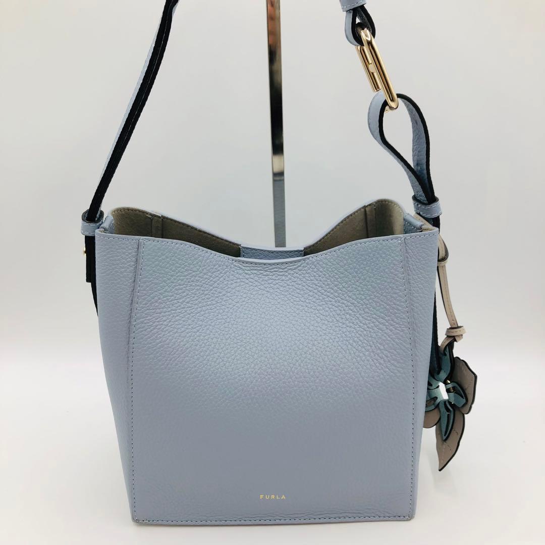 FURLAハンドバッグ NUVOLA MINI バケットバッグ レザー ブルー — image 3