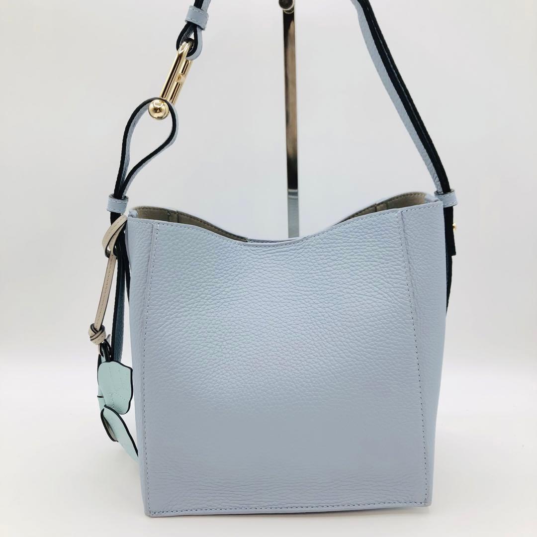 FURLAハンドバッグ NUVOLA MINI バケットバッグ レザー ブルー — image 4