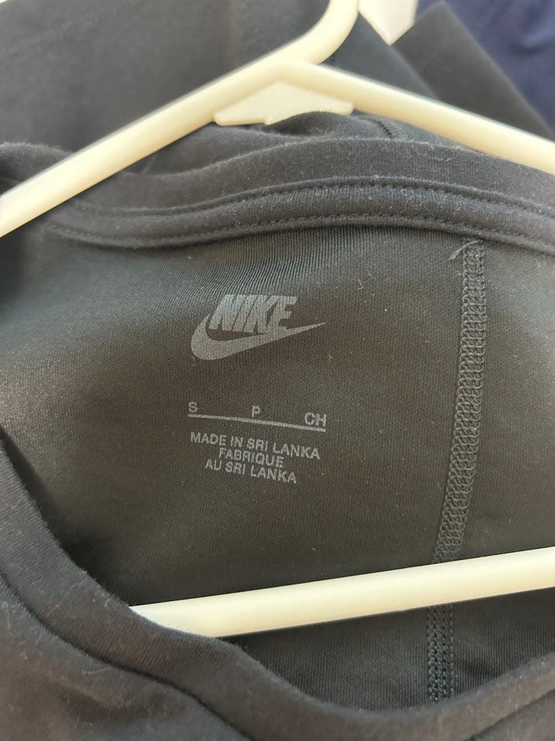 NIKE AIR クロップド丈 長袖T ブラック — image 4