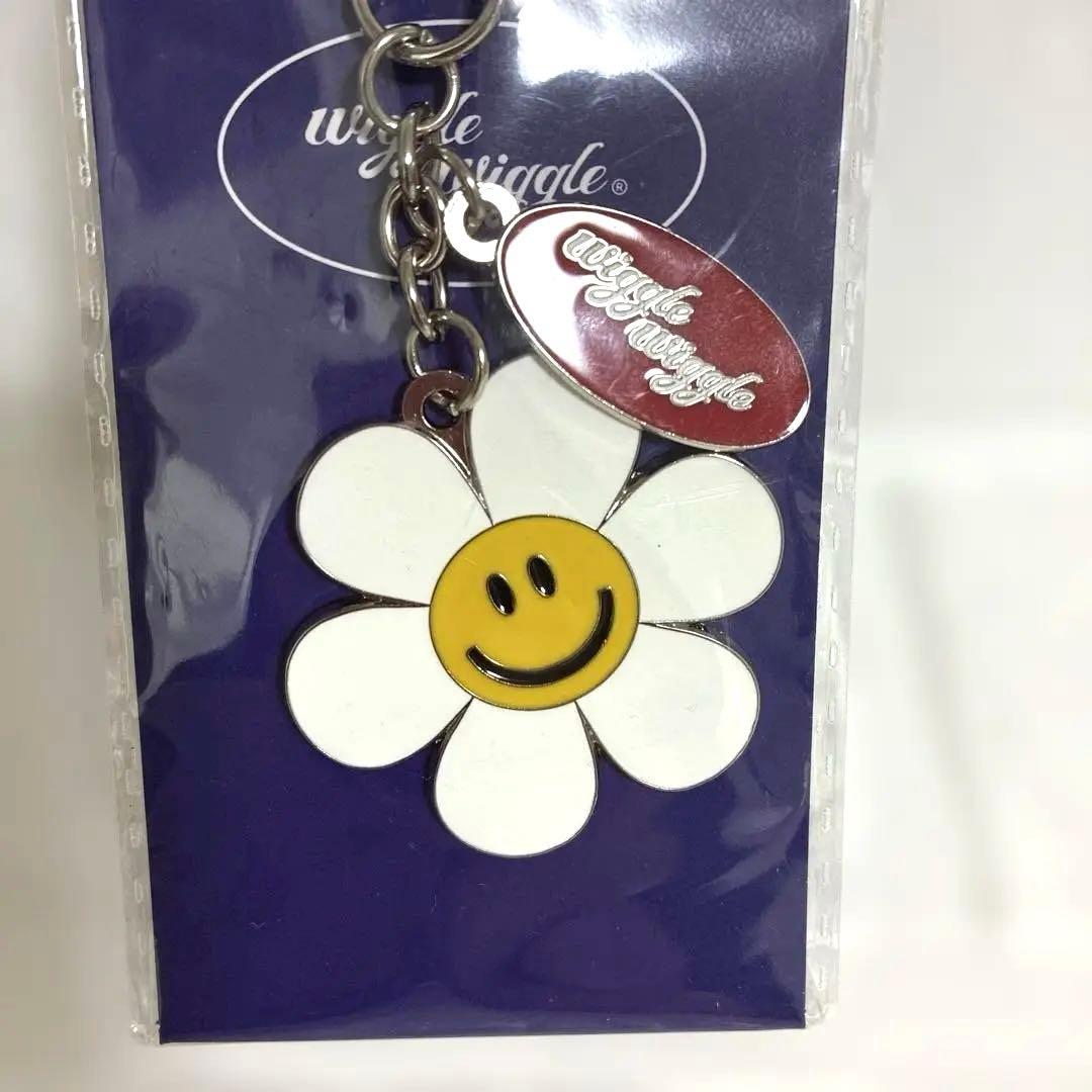 【新品】韓国 wigglewiggleウィグルウィグル メタルチャームキーリング — image 2