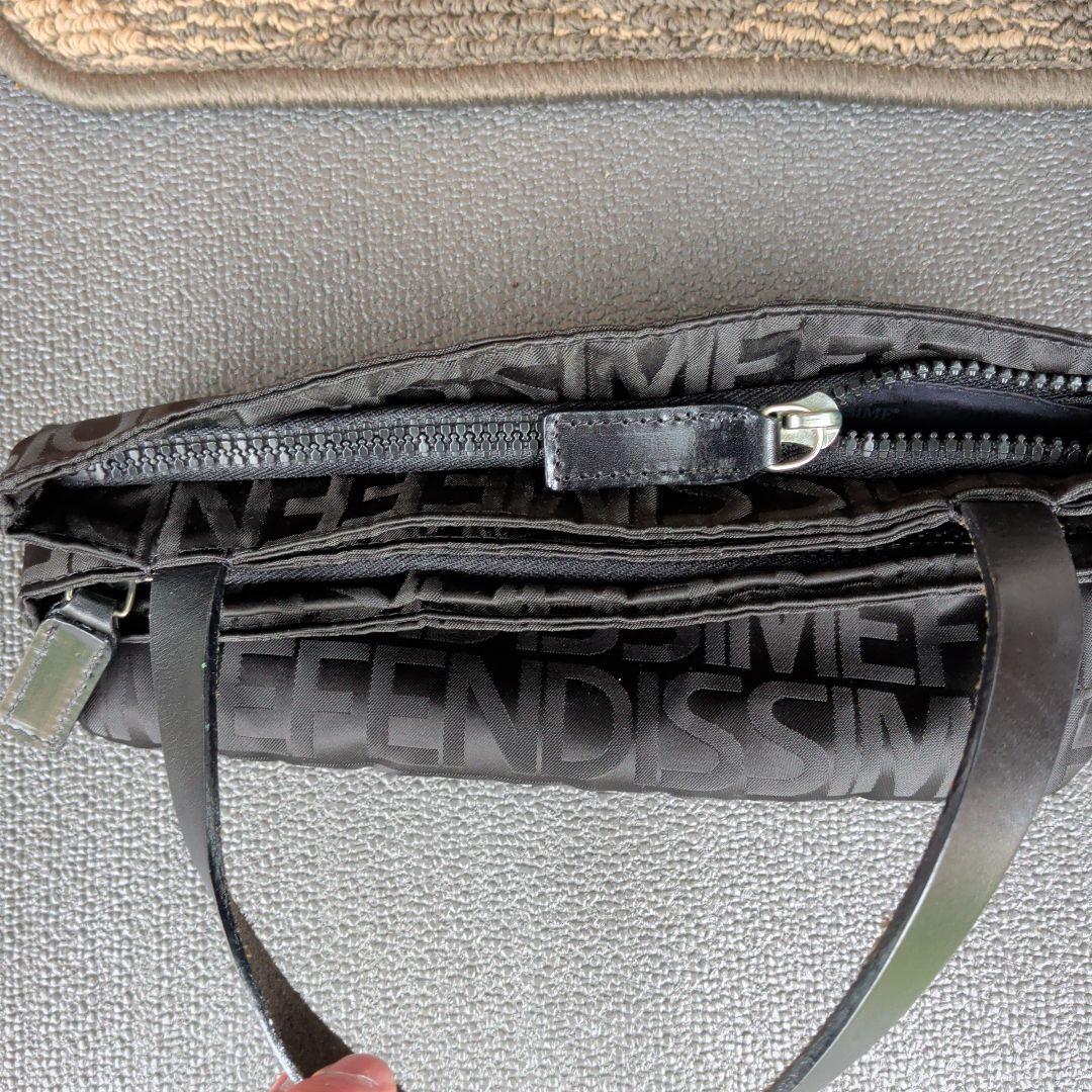 FENDISSIME ポーチ ロゴ総柄 ブラック — image 2
