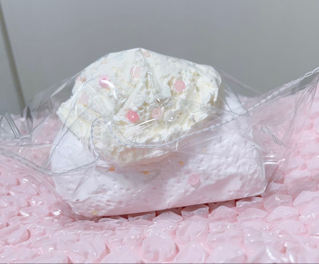 スクイーズ　アイスケーキ　いちご　ピンク — image 2
