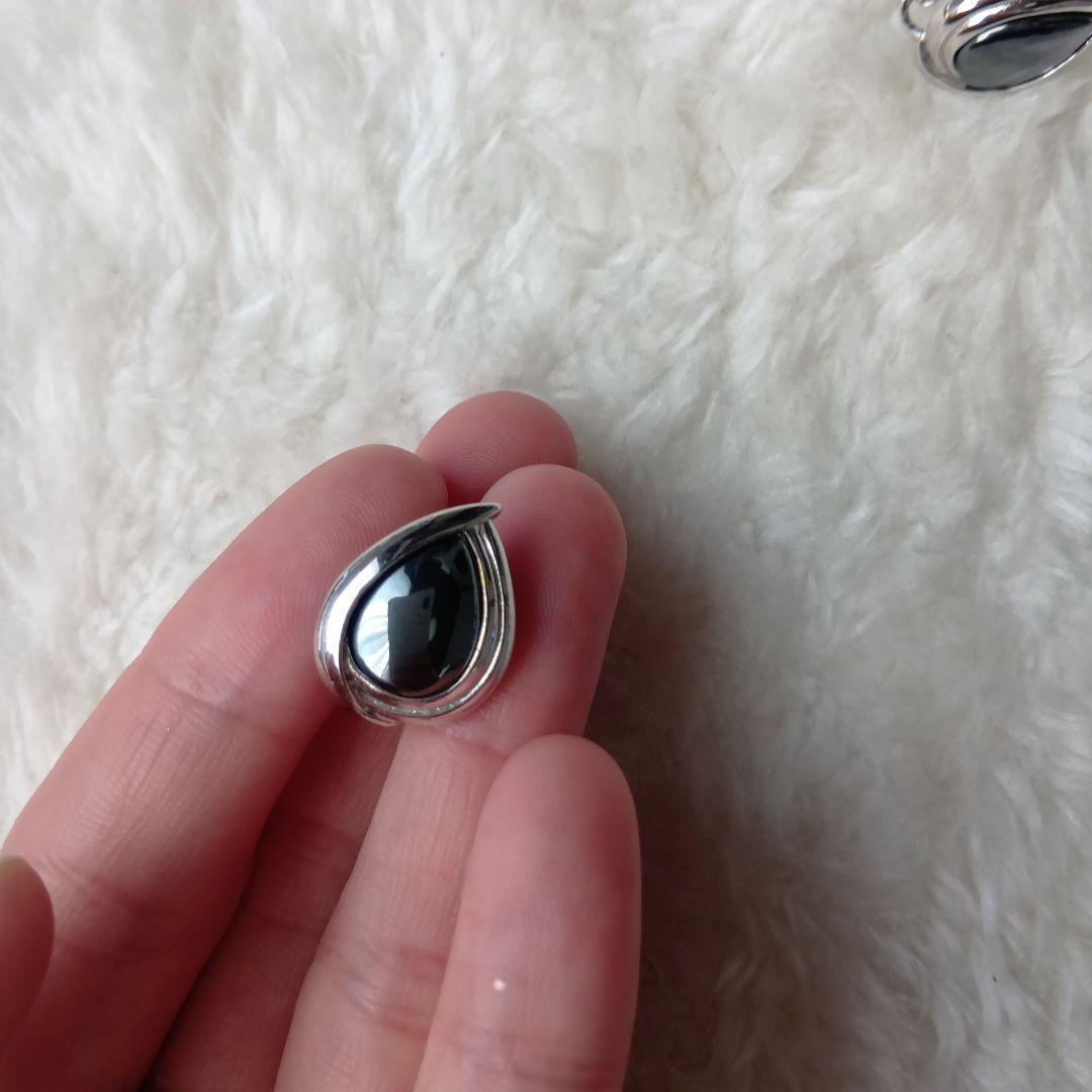 ドロップ型 イヤリング シルバーカラー ブラックストーン — image 2