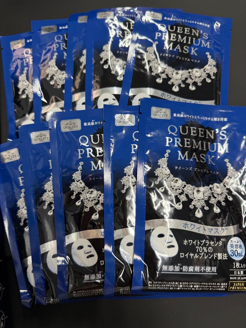QUEEN'S PREMIUM MASKは、10枚入りのホワイトマスク — image 2
