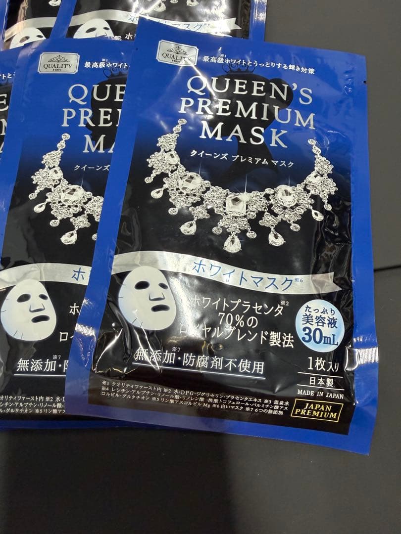 QUEEN'S PREMIUM MASKは、10枚入りのホワイトマスク — image 5