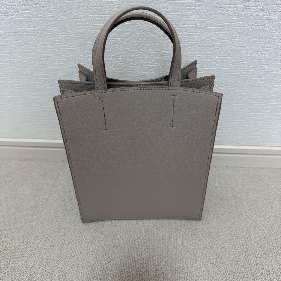 ハンドバッグ 3点セット カゴバック　ホワイトポーチ付き　グレージュスクエア — image 4