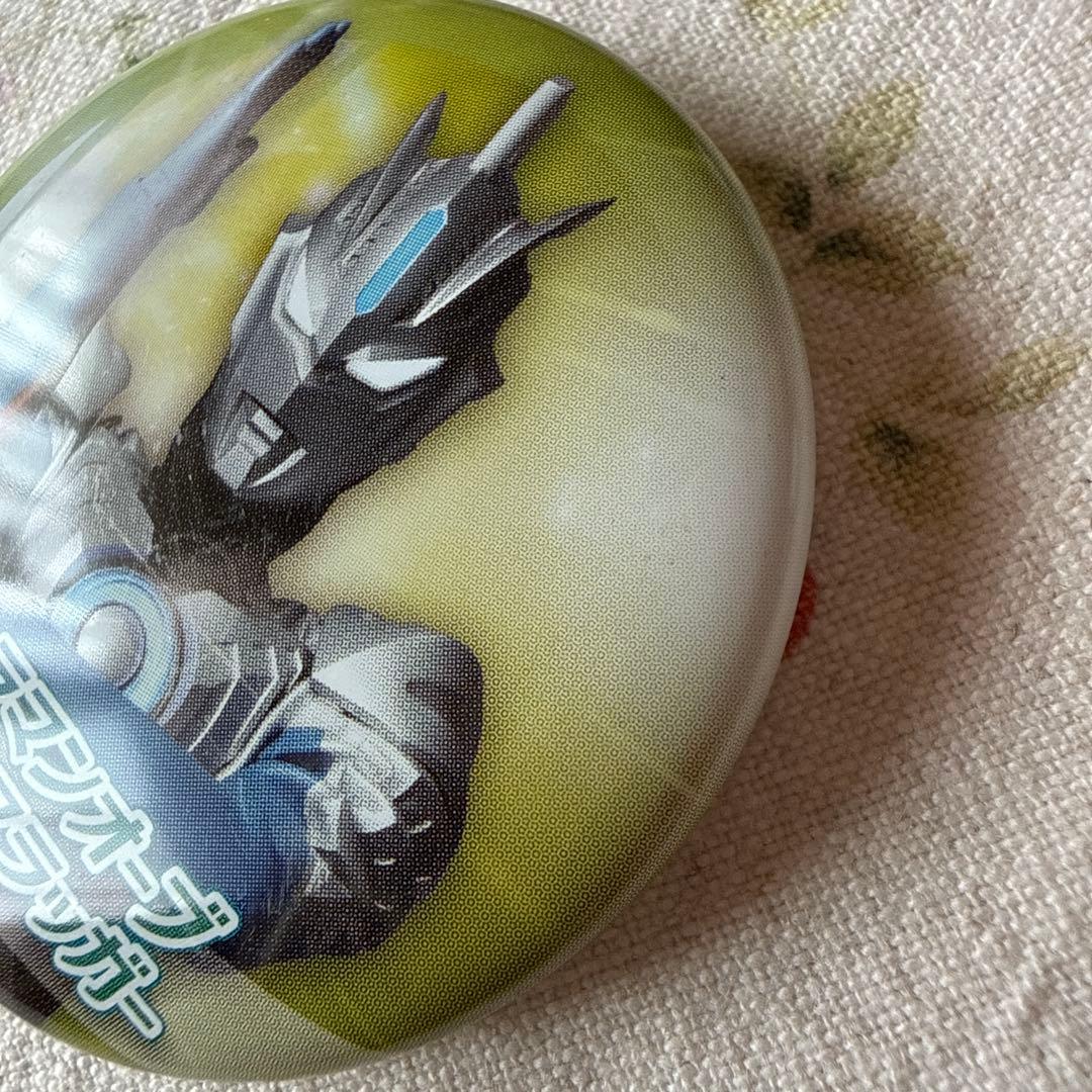 中古　傷あり　ウルトラマンオーブ　エメリウムスラッガー　缶バッジ — image 3