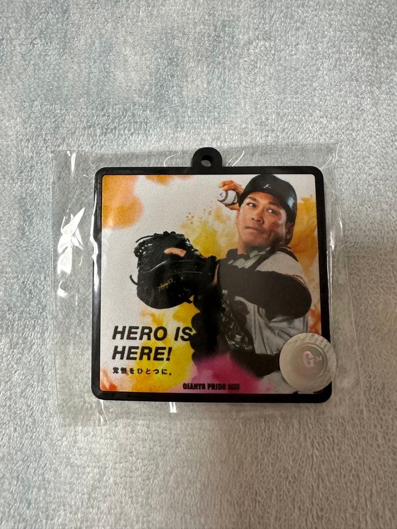 甲斐拓也 5点 巨人 オーロラブレス ラバーキーホルダー 缶バッジ アクキー — image 3