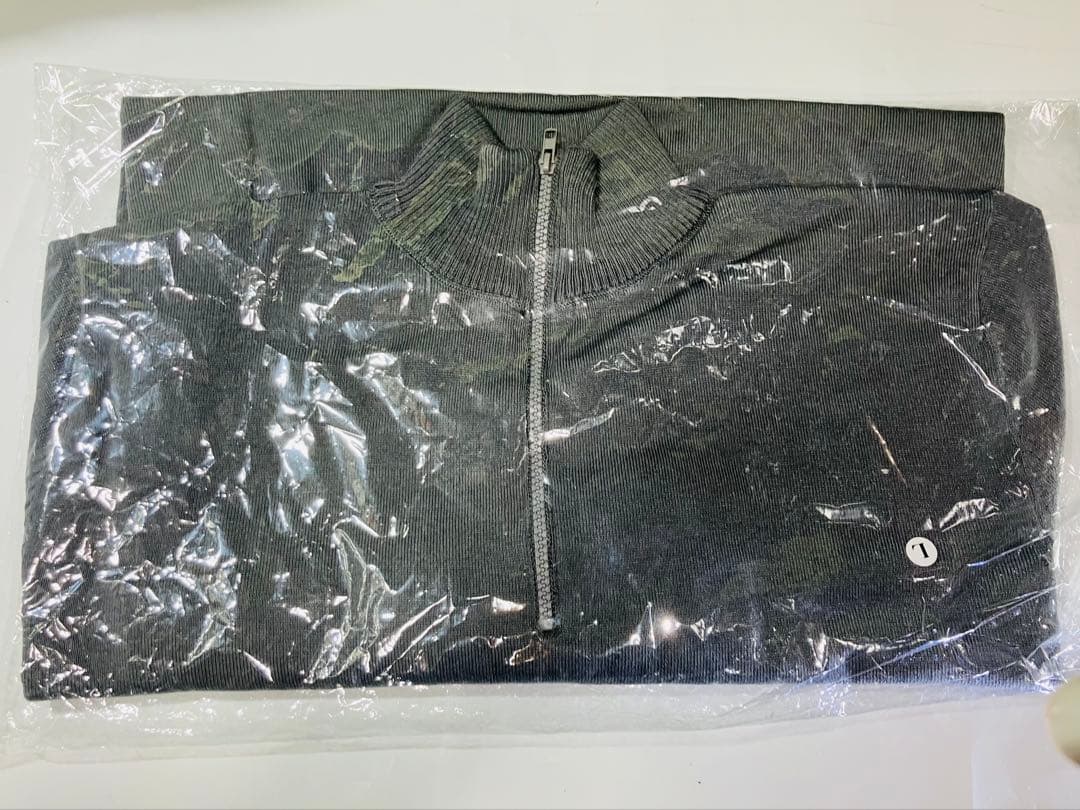 新品未使用　ダークグレー ハーフジップセーター　L — image 4